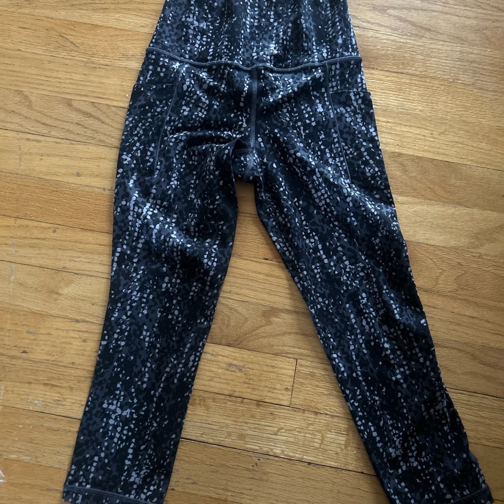 ATHLETA Black and Gray Patterned Leggings